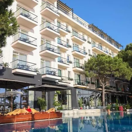 Vm & Hotel Golem (Tirana)